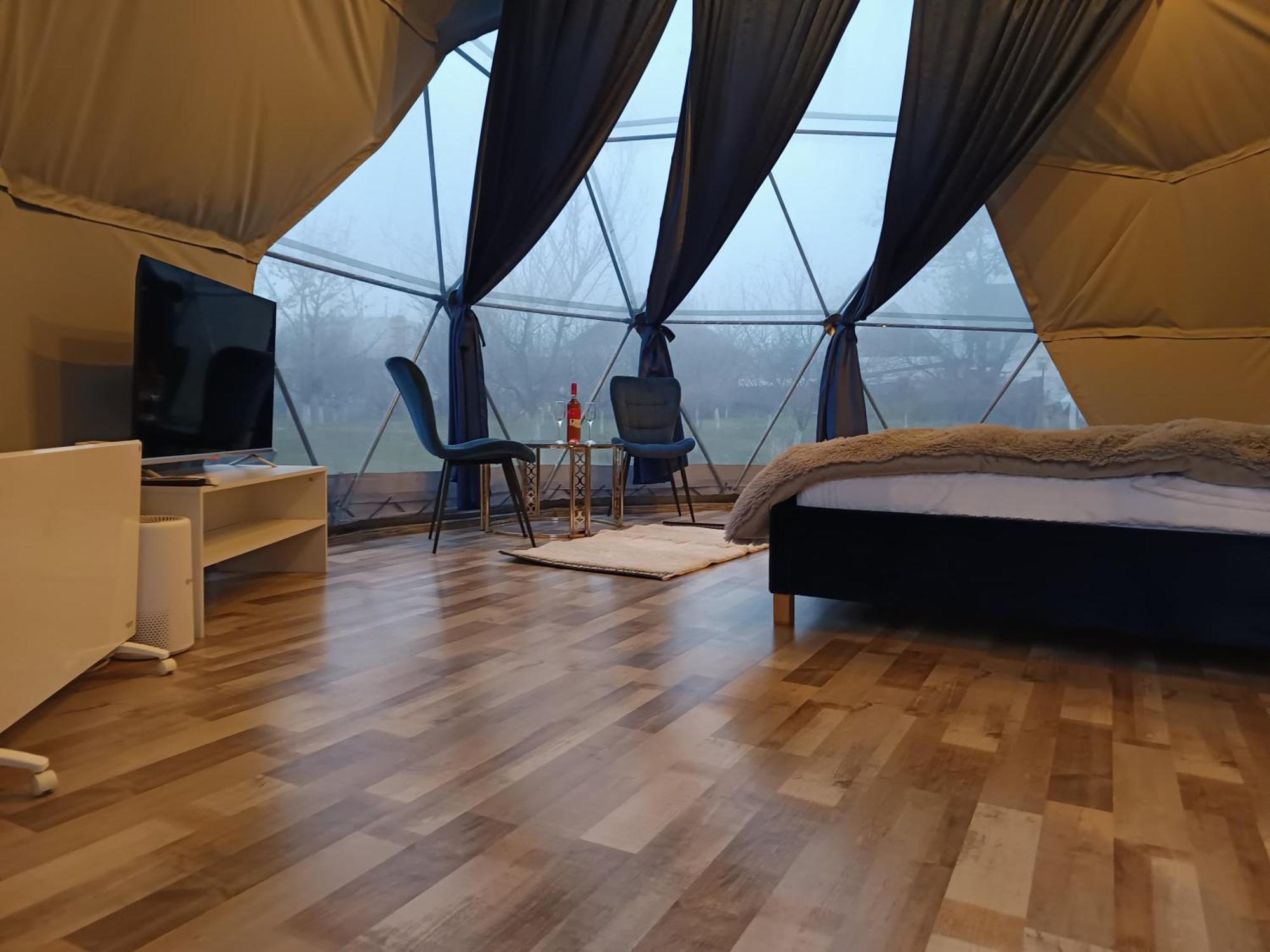 Hotel Sun Garden Glamping Domes Călimăneşti Esterno foto